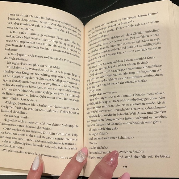 Im Visier: Ein Jack-Reacher-Roman Paperback – July 15, 2019
German Edition - Picture 2 of 4